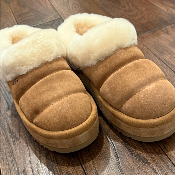 UGG Women's Tan and Cream Slippers - Picture 9 of 10